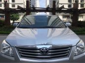 Cần bán xe Toyota Innova V sản xuất năm 2013, màu bạc như mới