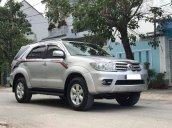 Bán xe Toyota Fortuner V đời 2010, màu bạc, ít sử dụng 