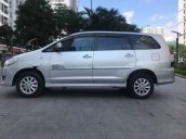 Cần bán xe Toyota Innova V sản xuất năm 2013, màu bạc như mới