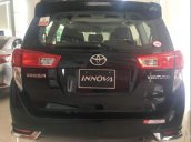 Bán xe Toyota Innova Venturer 2.0 AT đời 2018, màu đen, giá tốt