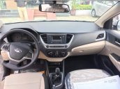 Cần bán Hyundai Accent đời 2018, màu trắng