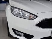 Bán Ford Focus 2018, màu trắng, 565tr