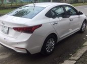 Cần bán Hyundai Accent đời 2018, màu trắng