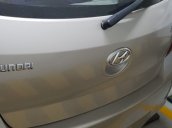 Bán Hyundai i20 AT đời 2011, màu vàng cát