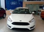 Bán Ford Focus 2018, màu trắng, 565tr