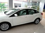 Bán Ford Focus 2018, màu trắng, 565tr