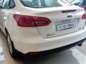 Bán Ford Focus 2018, màu trắng, 565tr