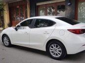 Cần bán gấp Mazda 3 năm sản xuất 2016, màu trắng