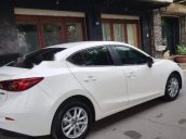 Cần bán gấp Mazda 3 năm sản xuất 2016, màu trắng