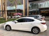 Xe gia đình cần bán Mazda 3 1.5 AT năm sản xuất 2015, màu trắng