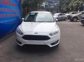 Cần bán Ford Focus Trend sản xuất năm 2018, màu trắng, mới 100%