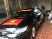 Cần bán Toyota Camry 2.0 E đời 2016, màu đen, giá 900tr