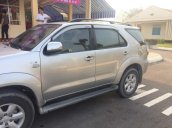 Bán Toyota Fortuner đời 2009, màu bạc, máy dầu, một chủ ngay từ đầu