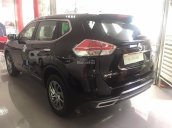 Bán Nissan X trail V Series 2.0 SL Luxury năm 2018, màu đen, 931tr