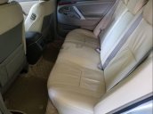 Cần bán gấp Toyota Camry đời 2010, màu bạc