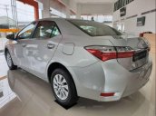 Cần bán Toyota Corolla Altis đời 2018, màu bạc, giá 672tr