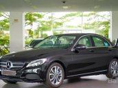 Cần bán xe Mercedes C200 đời 2018, màu đen nội thất kem ở Lâm Đồng