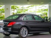 Cần bán xe Mercedes C200 đời 2018, màu đen nội thất kem ở Lâm Đồng