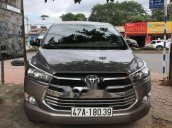 Gia đình bán xe Toyota Innova MT năm 2017, màu xám