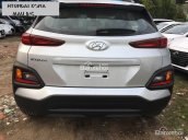 Hyundai Kona tiêu chuẩn màu bạc, xe giao ngay, giá km kèm quà tặng có giá trị, hỗ trợ vay LS tốt. LH: 0903175312