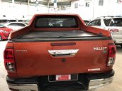 Cần bán Toyota Hilux 2.8AT sản xuất năm 2016, màu cam  