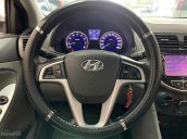 Cần bán xe Hyundai Accent 1.4 AT đời 2012, màu trắng, nhập khẩu nguyên chiếc xe gia đình