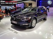 Volkswagen Sài Gòn cần bán chiếc xe Volkswagen Passat Comfort năm 2018, màu xanh lam - Giá tốt nhất thị trường 