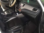 Cần bán lại xe Kia Rondo năm sản xuất 2015, màu trắng số tự động