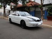 Cần bán gấp Daewoo Nubira II đời 2002, màu trắng 