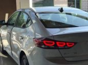 Bán ô tô Hyundai Elantra năm 2018, màu trắng