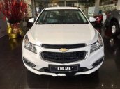 Cần bán xe Chevrolet Cruze LT đời 2018, màu trắng, 525tr