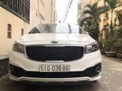 Cần bán gấp Kia Sedona năm 2016, màu trắng xe gia đình