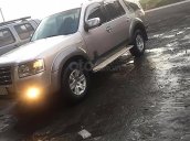 Cần bán gấp Ford Everest MT đời 2008, màu bạc, nhập khẩu xe gia đình