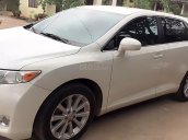 Cần bán gấp Toyota Venza 2.7 đời 2009, màu trắng, xe nhập ít sử dụng, giá tốt