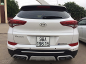 Cần bán Hyundai Tucson đời 2018 màu trắng, 840 triệu