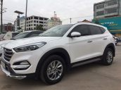 Cần bán Hyundai Tucson đời 2018 màu trắng, 840 triệu