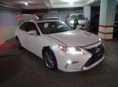 Cần bán gấp Lexus ES 250 đời 2017, màu trắng, còn mới 95%