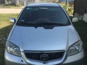 Cần bán Toyota Vios MT đời 2004, màu bạc, xe từ trong ra ngoài dùng bình thường