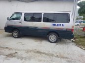 Bán xe Toyota Hiace đời 2004, màu bạc