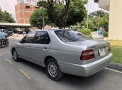 Cần bán xe Nissan Bluebird AT năm sản xuất 2005, màu bạc, xe đẹp