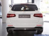 Cần bán xe Mercedes năm 2018, màu trắng, giá tốt