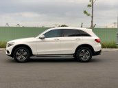 Cần bán Mercedes Glc250 4matic năm sản xuất 2017, màu trắng