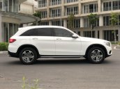 Cần bán Mercedes Glc250 4matic năm sản xuất 2017, màu trắng