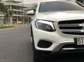 Cần bán Mercedes Glc250 4matic năm sản xuất 2017, màu trắng
