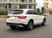 Cần bán Mercedes Glc250 4matic năm sản xuất 2017, màu trắng