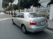 Cần bán xe Toyota Vios đời 2013, màu bạc chính chủ giá cạnh tranh