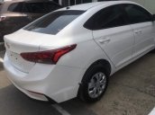 Cần bán xe Hyundai Accent Base 2018, màu trắng, giá 425tr