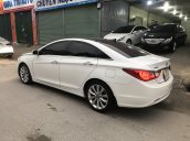 Bán Hyundai Sonata model 2011, màu trắng, nhập khẩu, giá tốt