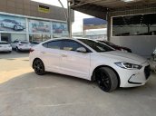 Bán Elantra 2.0AT 2016, màu trắng, đúng chất, đã lên nhiều đồ, giá TL, hỗ trợ góp