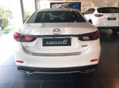 Bán xe Mazda 6 2.0 Pre sản xuất 2018, màu trắng, thiết kế vô cùng thể thao về cả kiểu dáng lẫn hiệu suất